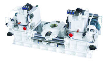 液压拨叉式舵机(单舵四缸型)